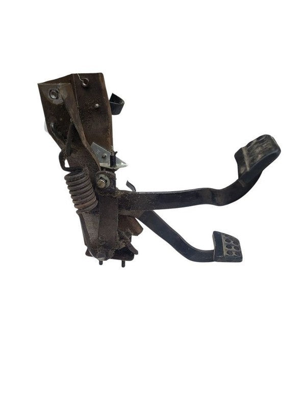 DART      1963 Pedal Brake/Clutch 671264