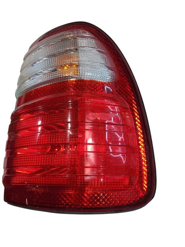 Passenger Tail Light Thru 4/05 Fits 98-05 LEXUS LX470 667796