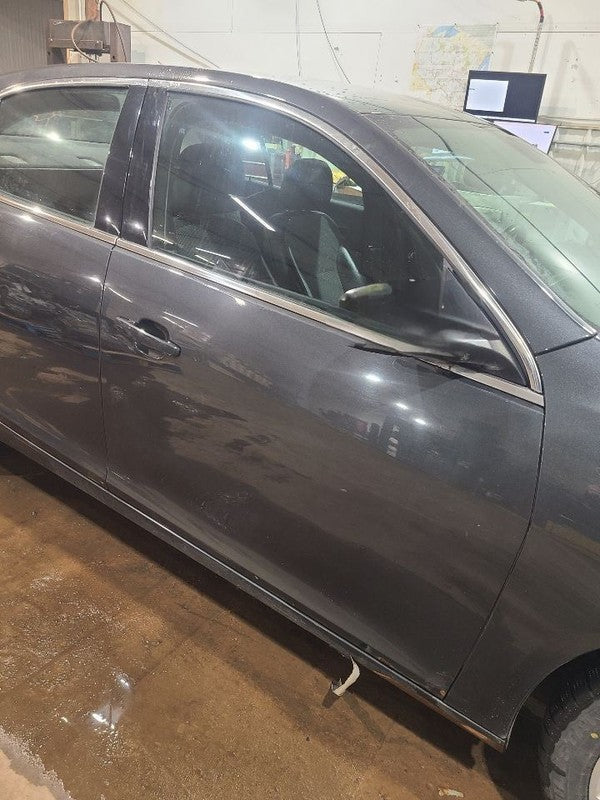 Passenger Front Door VIN 1 4th Digit Limited Fits 14-16 MALIBU 652596