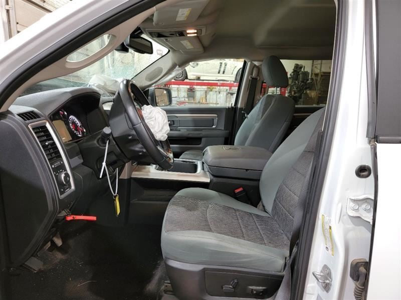 RAM1500   2017 Owners Manual 492383
