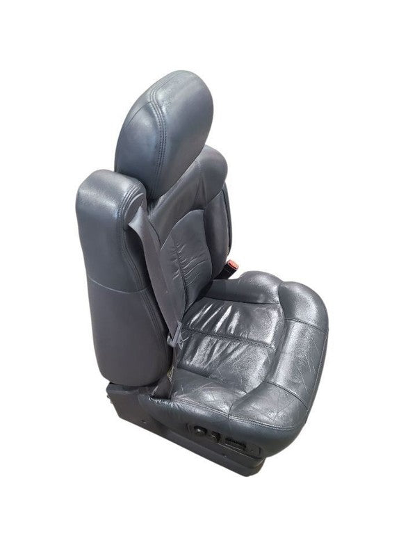 SILVRDO25 2001 Front Seat 646814