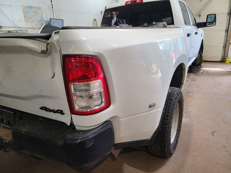 RAM3500   2023 Headliner 677882