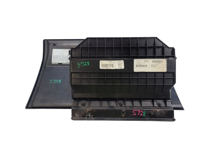 H3        2006 Glove Box 679872