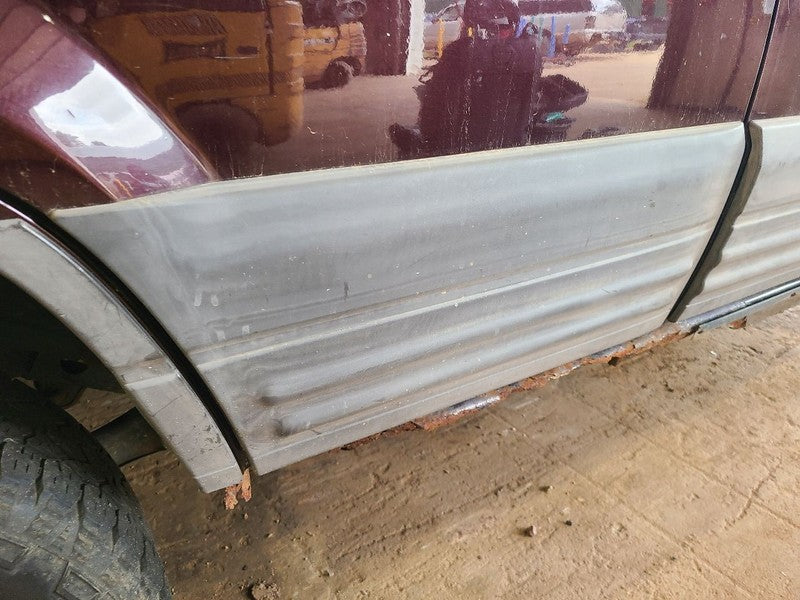GRANDCHER 1998 Door Moulding Rear 672515