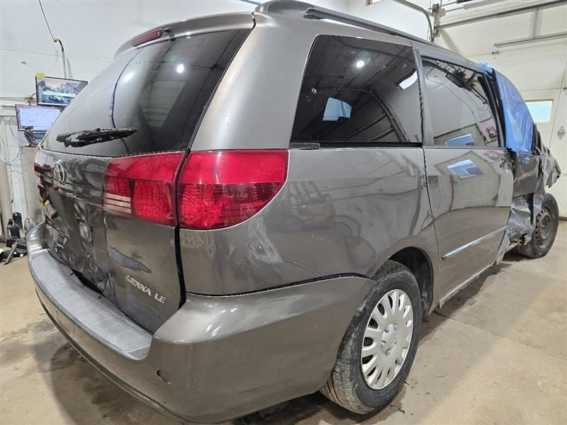 REAR SIENNA    2005 2nd Row Driver's Side Retractor Seat Belt Rear 574