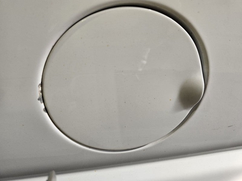 E250      2013 Fuel Filler Door 621615