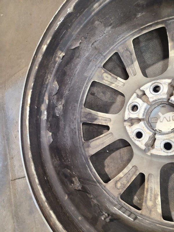 YUKONXL15 2014 Rare 22" 6 V Spoke Wheel 88967764    R639585