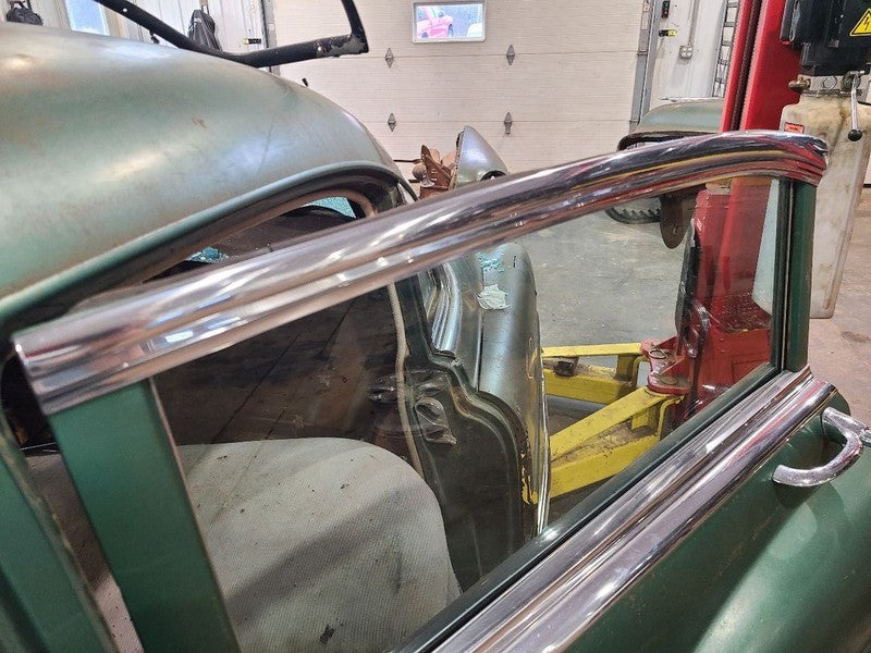 BUICK     1951 Door Moulding Rear 656448