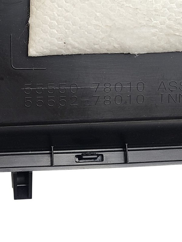 NX200T    2016 Glove Box 673831