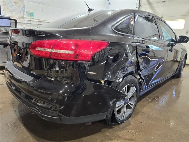 Driver Headlight Halogen Black Headlamp Bezel SE Fits 15-18 FOCUS 6009