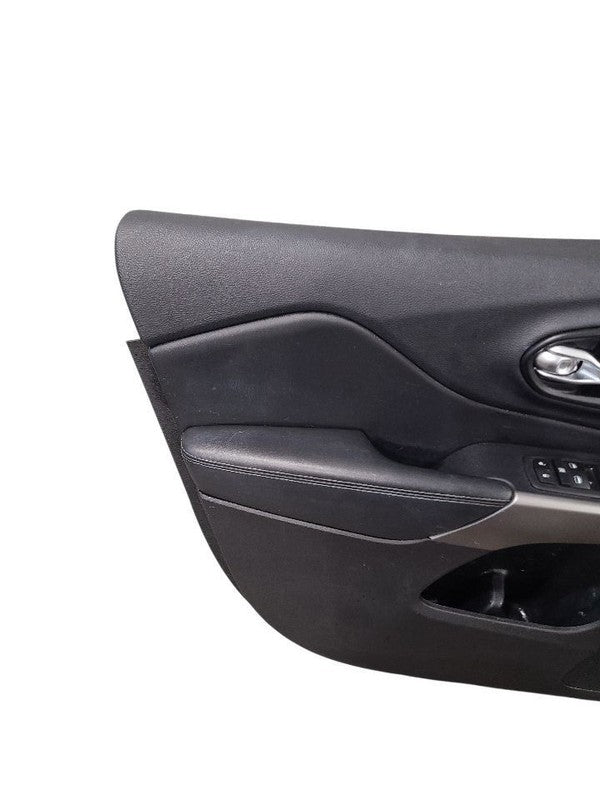 CHEROKEE  2021 Front Door Trim Panel 651880