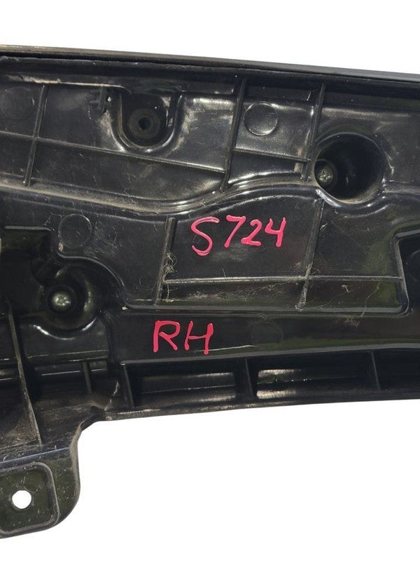 Passenger Right Tail Light Fits 15-20 YUKON 679589
