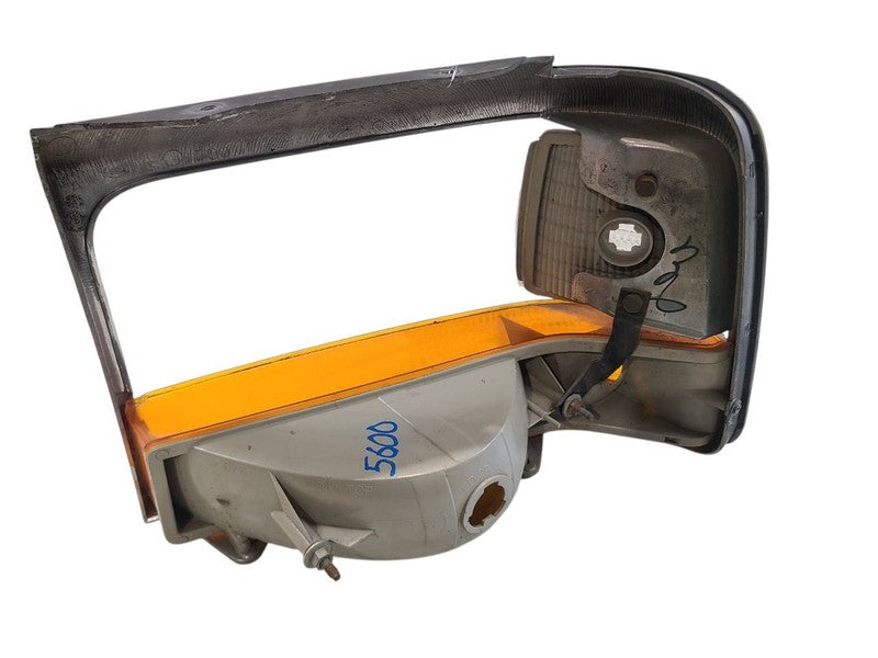 Passenger Corner/Park Light From 8501 GVW Fits 92-97 FORD F250 PICKUP 