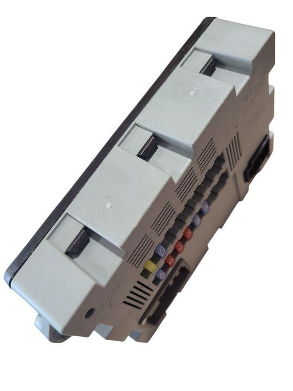 XJ        2016 Fuse Box Cabin 643509