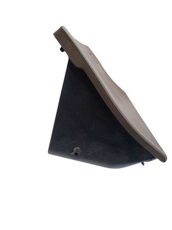 T100      1996 Glove Box 676242
