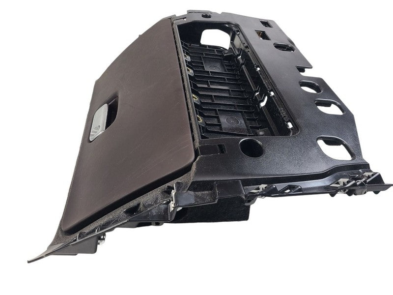 MACAN     2015 Glove Box 661476