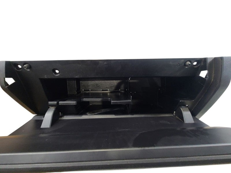TUNDRA    2016 Glove Box 662484