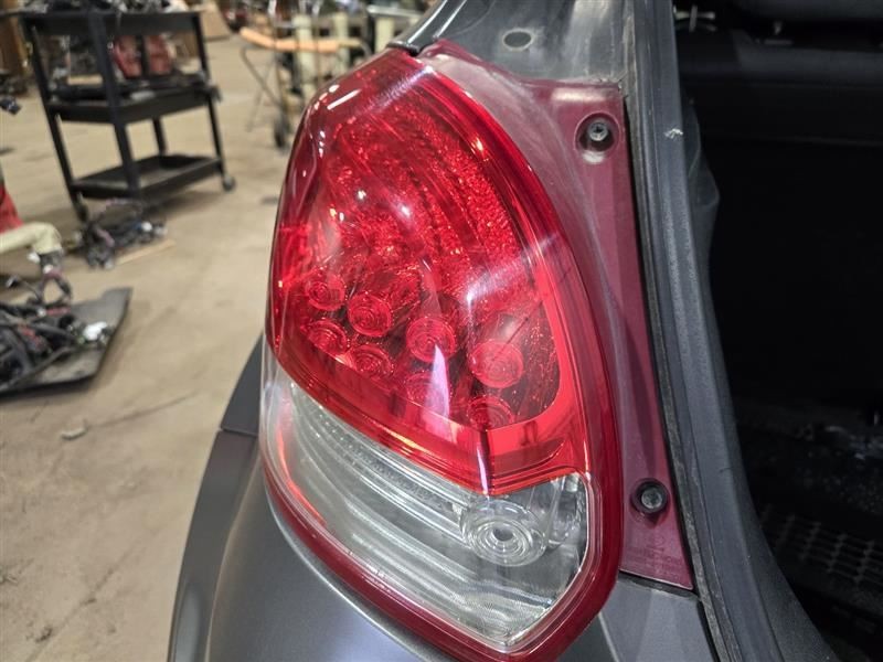 Driver Left Tail Light With LED Accent Fits 13-17 VELOSTER 577405