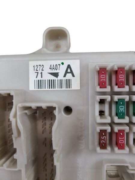 4 RUNNER  2004 Fuse Box Cabin 581634