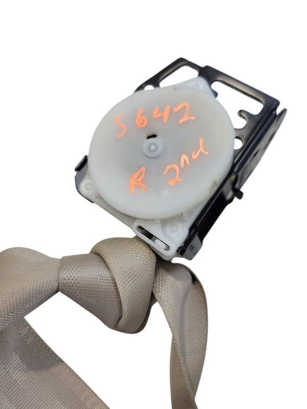 LX470     1999 Seat Belt Rear 674385