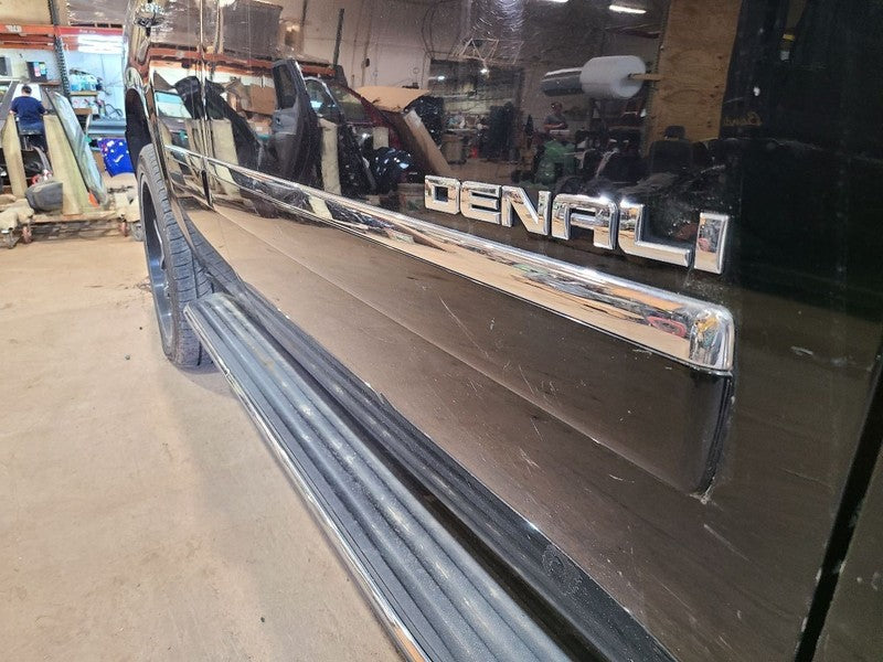 YUKON     2011 Door Moulding Front 671830