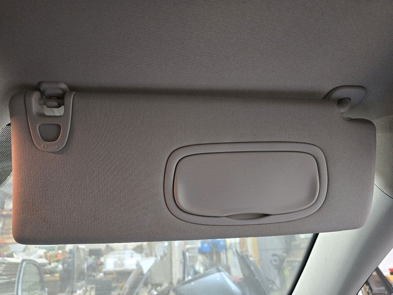 Passenger Right Sun Visor Illuminated Fits 14-18 CHEROKEE 629573