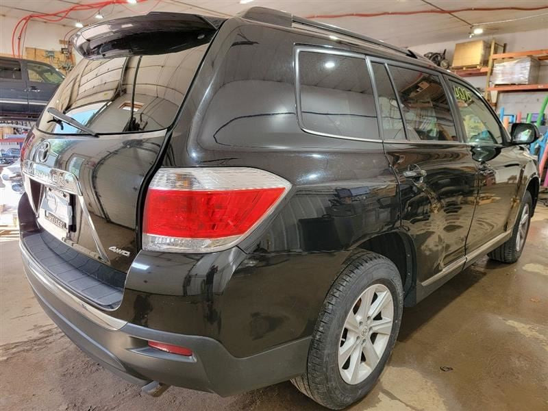 Passenger Right Tail Light Base Fits 11-13 HIGHLANDER 555715