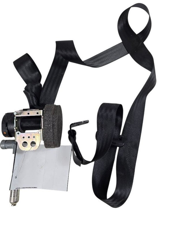 C30       2013 Seat Belt Rear 645140