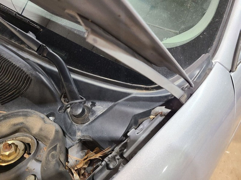 LESABRE   2005 Hood Hinge 680650