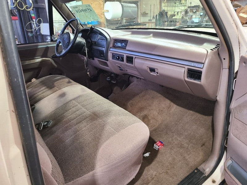 F150      1992 Front Seat 678301