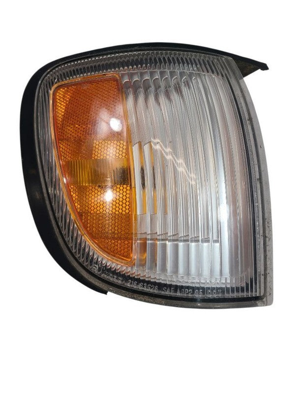 Passenger Corner/Park Light Fender Mounted Fits 99-00 INFINITI QX4 658