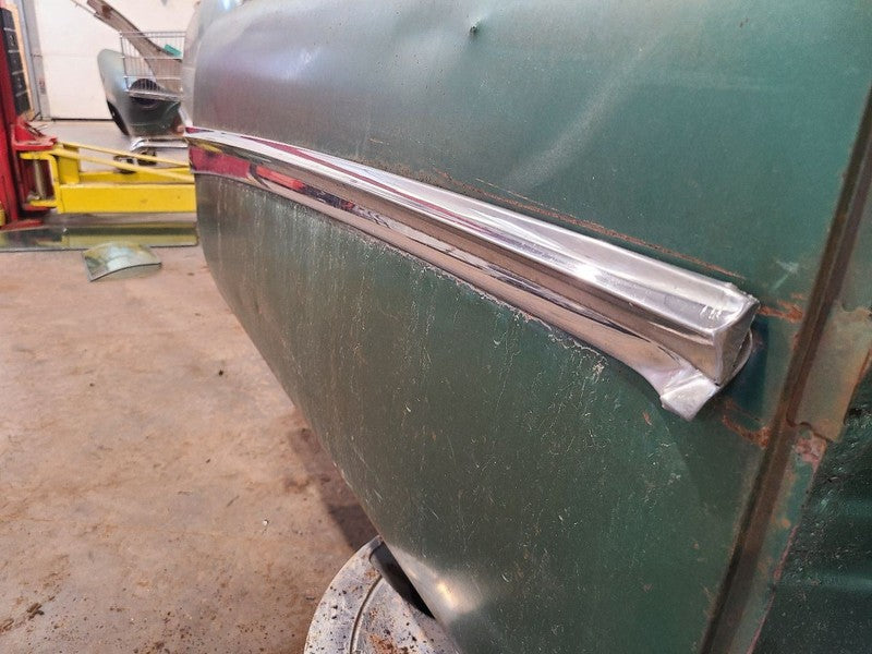 BUICK     1951 Door Moulding Front 656423