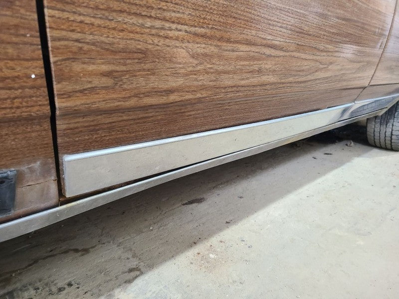 OLDS-SW   1988 Door Moulding Front 677764