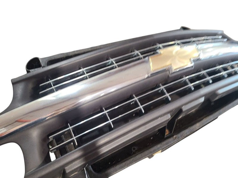 Grille Chrome Center Bar Fits 99-02 SILVERADO 1500 PICKUP 638780