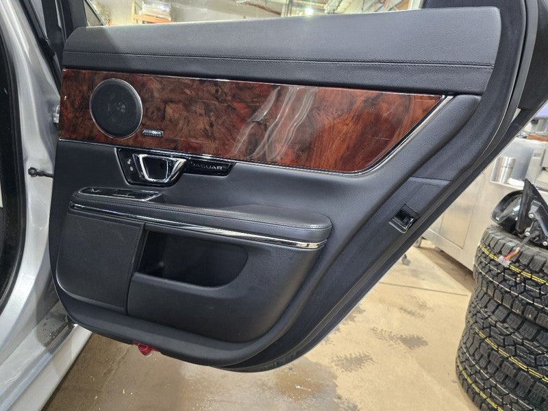 Passenger Rear Side Door SWB 119'' Wb Fits 14-19 XJ 640313