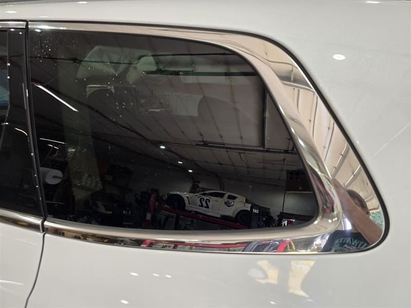 Driver Quarter Glass Bright Chrome Surround Fits 20 TELLURIDE 601539