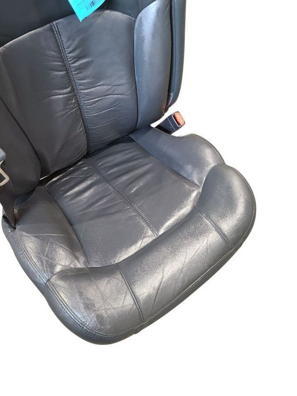 SILVRDO25 2001 Front Seat 646814