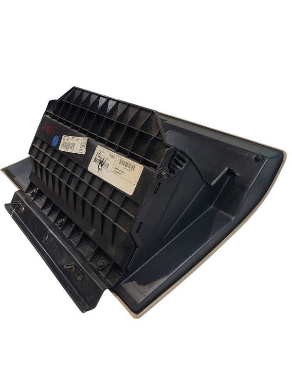 H3        2006 Glove Box 665593