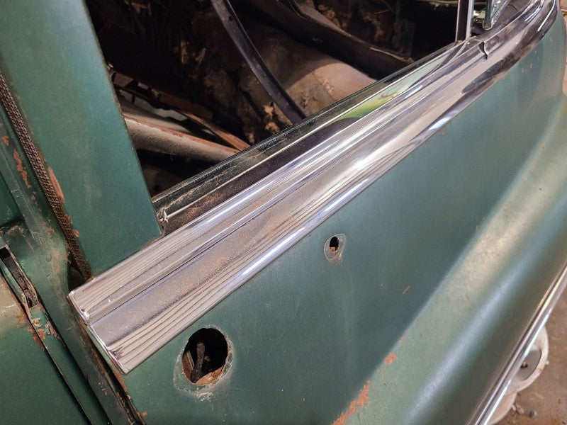 BUICK     1951 Door Moulding Front 656424