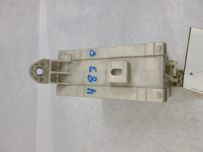 LS460     2008 Fuse Box Cabin 606547