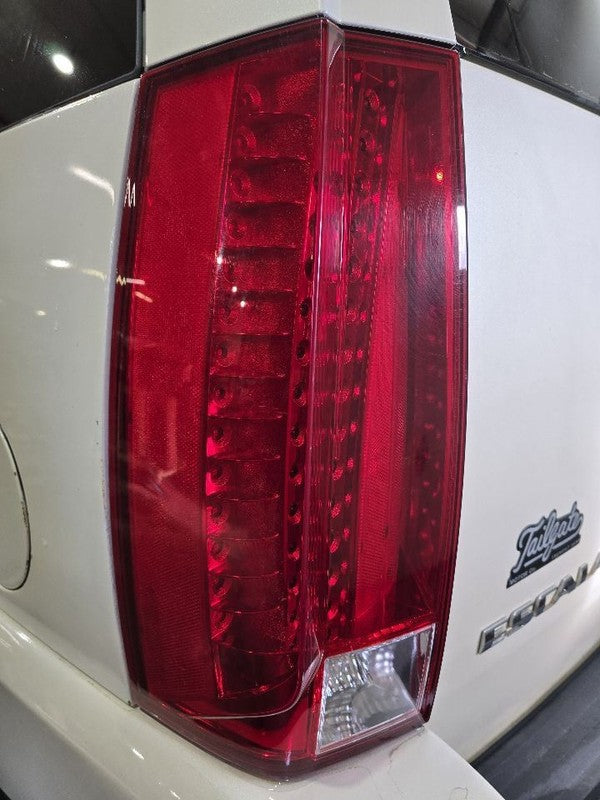 Driver Left Tail Light Quarter Mounted Fits 07-14 ESCALADE 613954