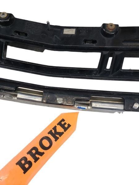 Grille Lower Center Fits 16-17 XTS 555835