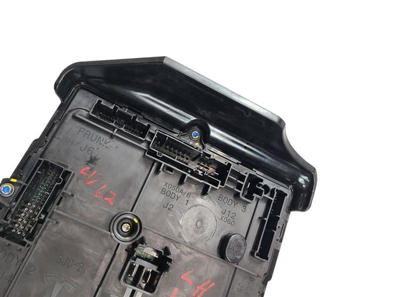TESLA 3  2023 Right Side Voltage Regulator Module Chassis ECM 578437 1