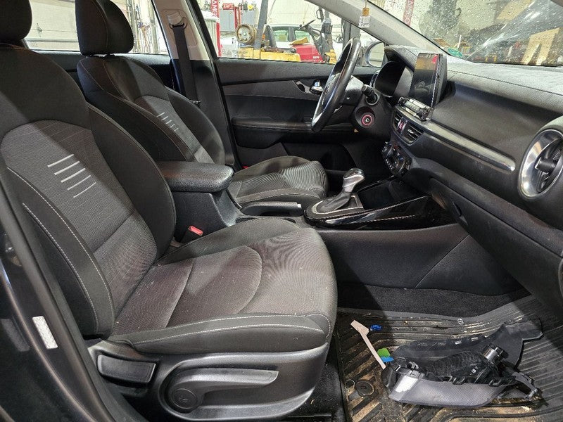 Driver Headlight Halogen Projector Fits 19-21 FORTE 611180