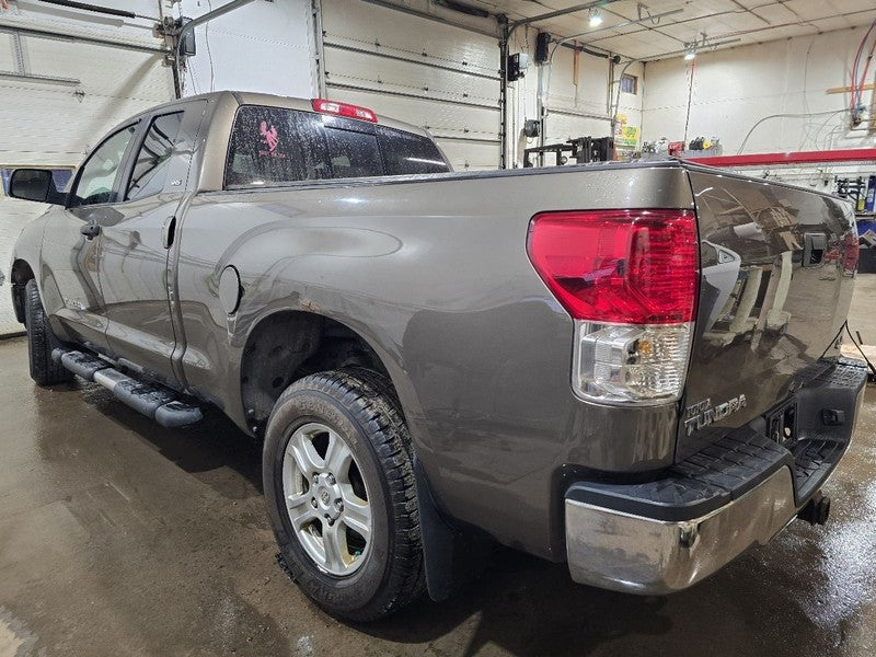 TUNDRA    2010 Owners Manual 612401