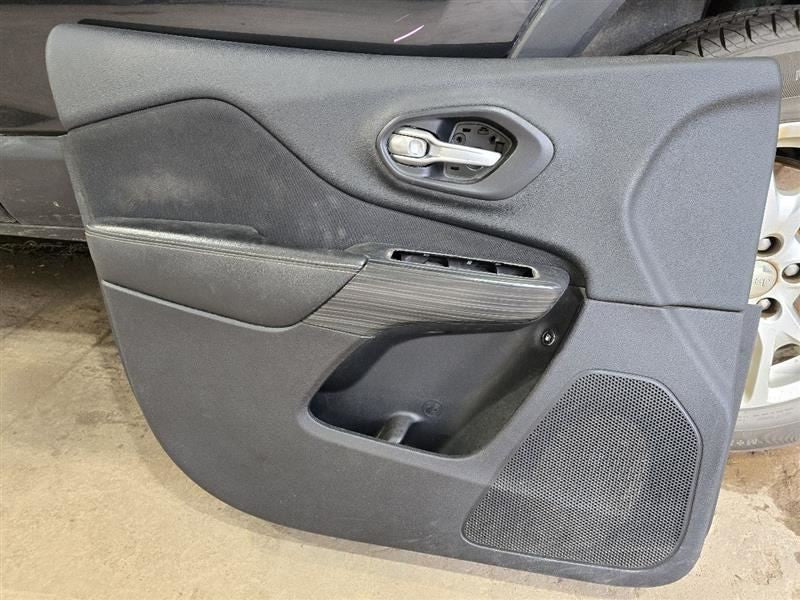 CHEROKEE  2016 Front Door Trim Panel 596220