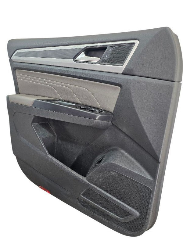 ATLAS     2021 Front Door Trim Panel 647665