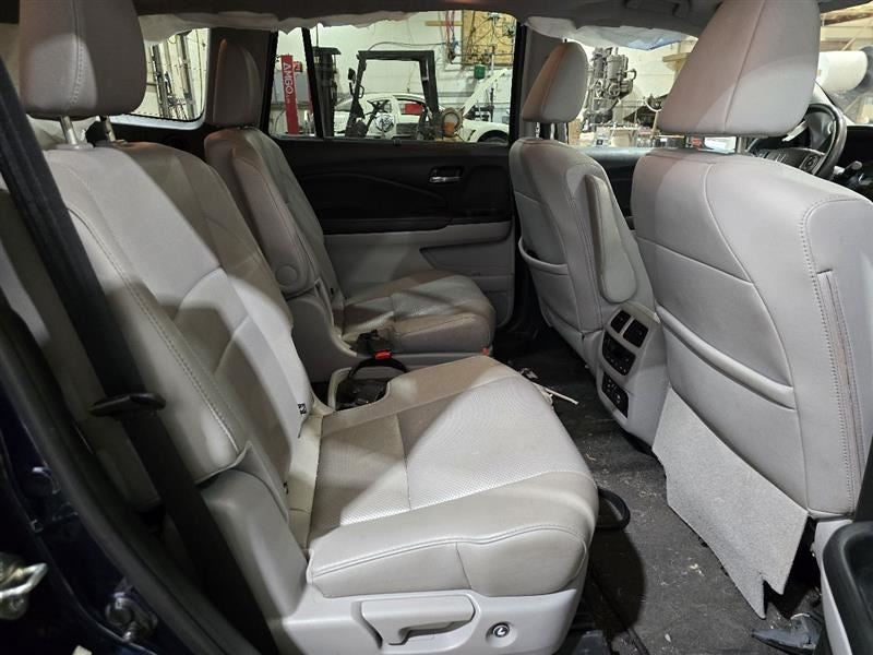 Seat Belt Front Passenger Buckle Leather Seats Fits 16-18 PILOT 608352