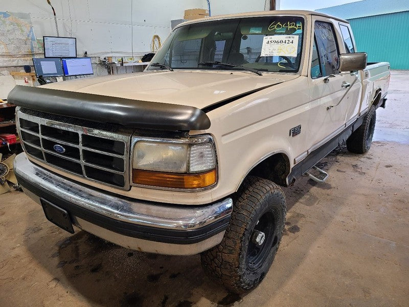 Passenger Right Headlight From 8501 GVW Fits 92-97 FORD F250 PICKUP 67