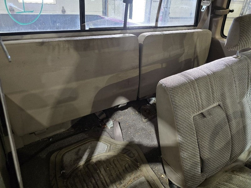 T100      1995 Seat Belt Rear 617886